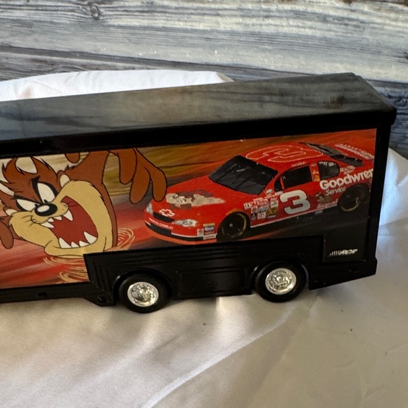 Dale Earnhardt truck and red trailer - Picture 5 of 6